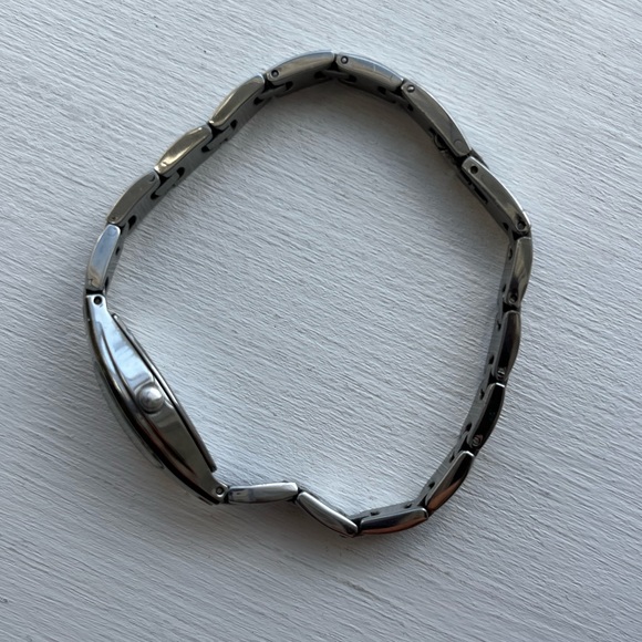 Women's Gucci Quartz Analog Dress Watch Model No 685L, vintage - Picture 4 of 6